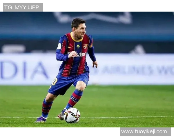 走进足球巨星日常记录揭秘赛场背后的真实生活瞬间