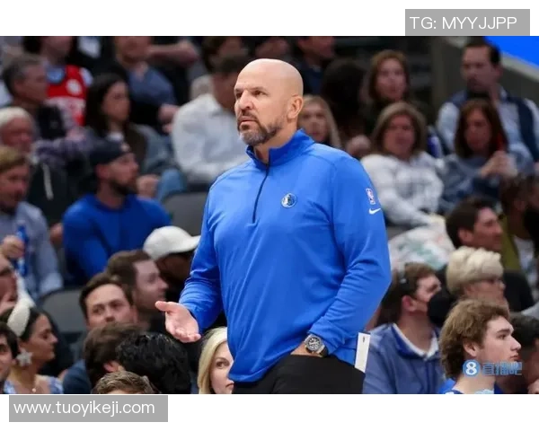 足球球星因脚踝意外扭伤缺席多场比赛球队前景受关注