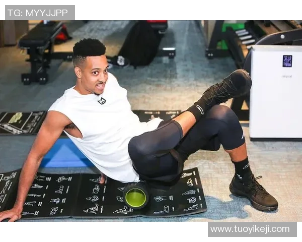 近距离感受足球巨星的力量与技巧 射门瞬间的震撼与美学